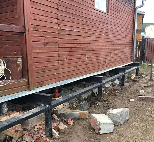 Ремонт старого фундамента винтовыми сваями в Авдеевке